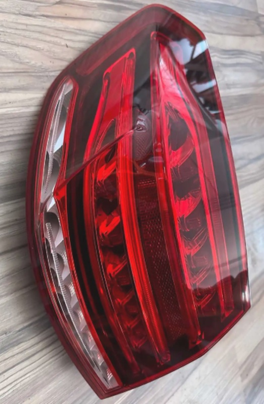 Задний фонарь от Mercedes-Benz W212 R